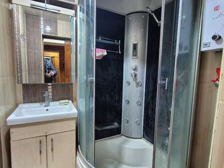 3 otaqlı köhnə tikili - Elmlər Akademiyası m. - 75 m²
