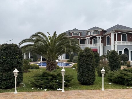 7 otaqlı həyət evi/bağ evi - Mərdəkan q. - 650 m²