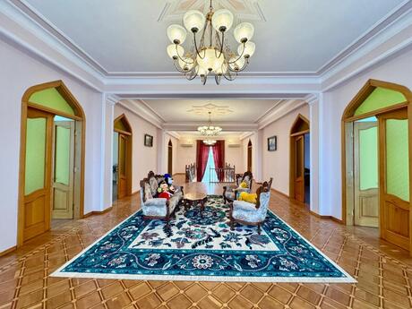 10 otaqlı həyət evi/bağ evi - Mərdəkan q. - 1000 m²