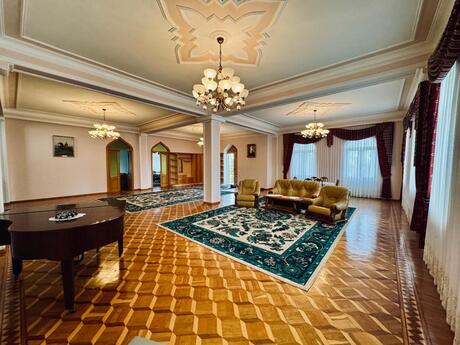 10 otaqlı həyət evi/bağ evi - Mərdəkan q. - 1000 m²