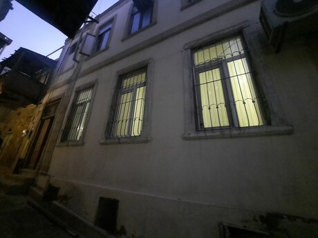 3 otaqlı köhnə tikili - İçəri Şəhər m. - 105 m²