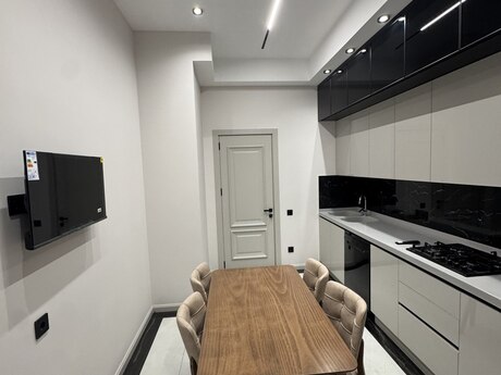 3 otaqlı yeni tikili - 28 May m. - 130 m²