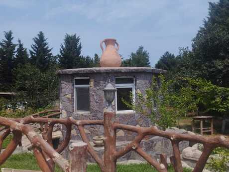 8 otaqlı həyət evi/bağ evi - Novxanı q. - 890 m²