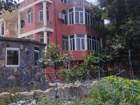 8 otaqlı həyət evi/bağ evi - Novxanı q. - 890 m²