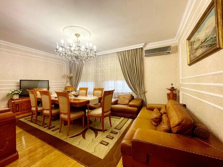 7 otaqlı həyət evi/bağ evi - Bakıxanov q. - 230 m²