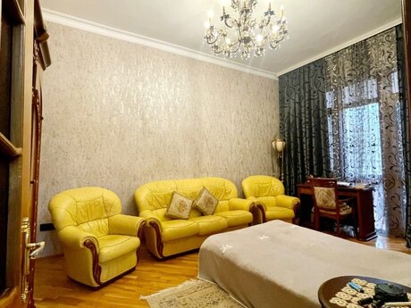 7 otaqlı həyət evi/bağ evi - Bakıxanov q. - 230 m²