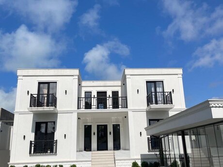 4 otaqlı həyət evi/bağ evi - Buzovna q. - 350 m²