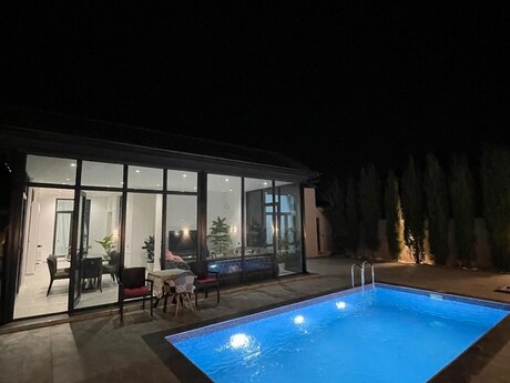 4 otaqlı həyət evi/bağ evi - Buzovna q. - 250 m²