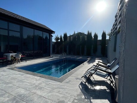 4 otaqlı həyət evi/bağ evi - Buzovna q. - 250 m²