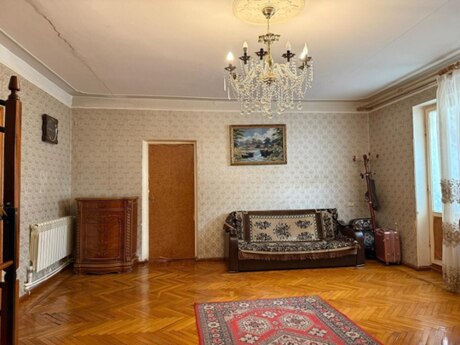 3 otaqlı köhnə tikili - Nəsimi r. - 85 m²