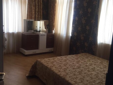 7 otaqlı həyət evi/bağ evi - Badamdar q. - 500 m²