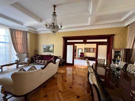 7 otaqlı həyət evi/bağ evi - Nəsimi m. - 550 m²