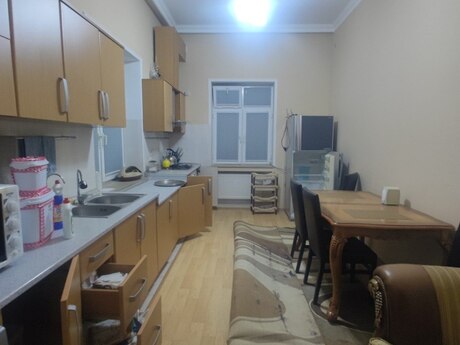 5 otaqlı həyət evi/bağ evi - Saray q. - 220 m²