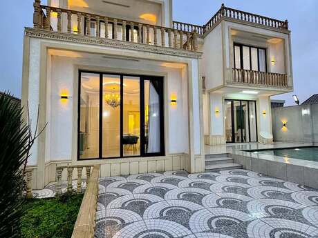 5 otaqlı həyət evi/bağ evi - Mərdəkan q. - 400 m²
