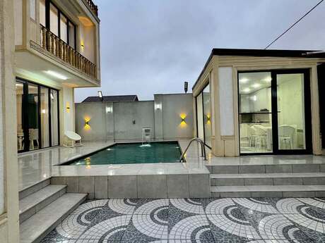 5 otaqlı həyət evi/bağ evi - Mərdəkan q. - 400 m²