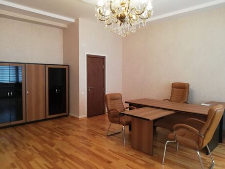 15 otaqlı ofis - 8 Noyabr m. - 1300 m²