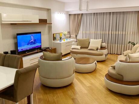 4 otaqlı yeni tikili - 28 May m. - 182 m²