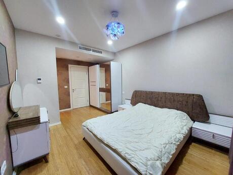 2-room apartment for rent, 90 m², 28 May: 1 800 ₼/mo 5