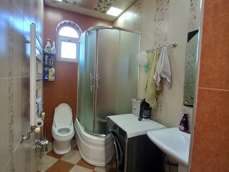8 otaqlı həyət evi/bağ evi - Həzi Aslanov q. - 240 m²