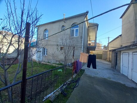8 otaqlı həyət evi/bağ evi - Həzi Aslanov q. - 240 m²