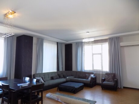 4-комн. новостройка - м. Элмляр Академиясы - 200 м²