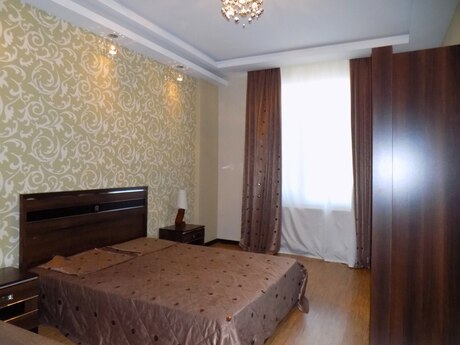 4-комн. новостройка - м. Элмляр Академиясы - 200 м²