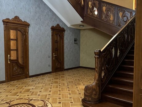 8 otaqlı həyət evi/bağ evi - Gənclik m. - 700 m²
