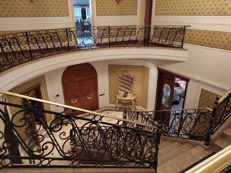 7 otaqlı həyət evi/bağ evi - Gənclik m. - 1200 m²