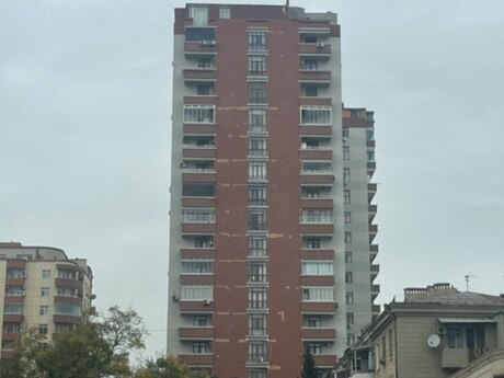 Elan №5796058 - Bakı, Gənclik m., 4 otaqlı, 185 m², 9/18 mərtəbə