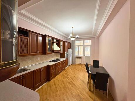 3 otaqlı yeni tikili - Nəsimi r. - 153 m²
