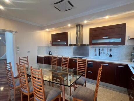 4 otaqlı yeni tikili - İçəri Şəhər m. - 195 m²