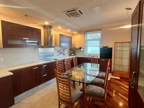 4 otaqlı yeni tikili - İçəri Şəhər m. - 195 m²