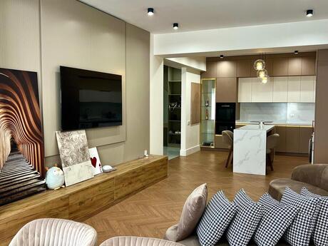3 otaqlı yeni tikili - Ağ şəhər q. - 125 m²
