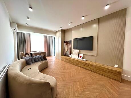 3 otaqlı yeni tikili - Ağ şəhər q. - 125 m²