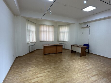 2 otaqlı ofis - 8 Noyabr m. - 65 m²