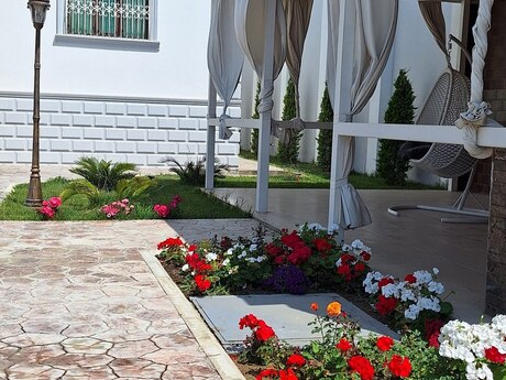 7 otaqlı həyət evi/bağ evi - Mərdəkan q. - 530 m²