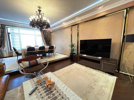4 otaqlı yeni tikili - Şah İsmayıl Xətai m. - 200 m²