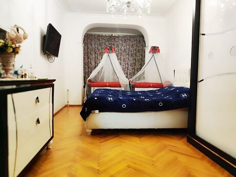 4 otaqlı köhnə tikili - Azadlıq Prospekti m. - 110 m²