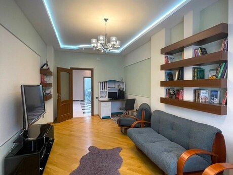 3 otaqlı yeni tikili - Elmlər Akademiyası m. - 165 m²