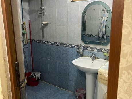 2 otaqlı köhnə tikili - İnşaatçılar m. - 60 m²