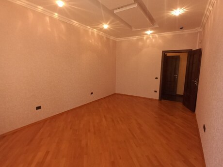4 otaqlı mənzil, 216 m², 28 May: 560 000 ₼ 5