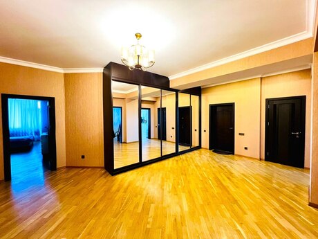 Elan №5803178 - Bakı, İnşaatçılar m., 3 otaqlı, 145 m², 7/10 mərtəbə