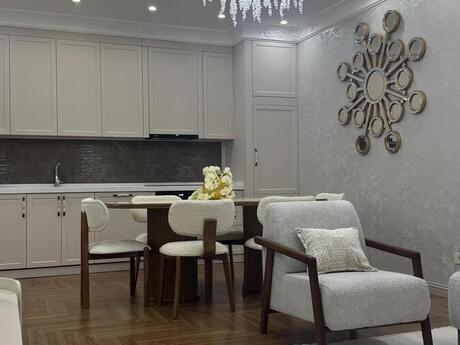 3-комн. новостройка - м. 8 ноября - 110 м²
