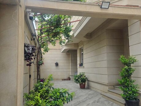11 otaqlı həyət evi/bağ evi - Nəsimi m. - 480 m²
