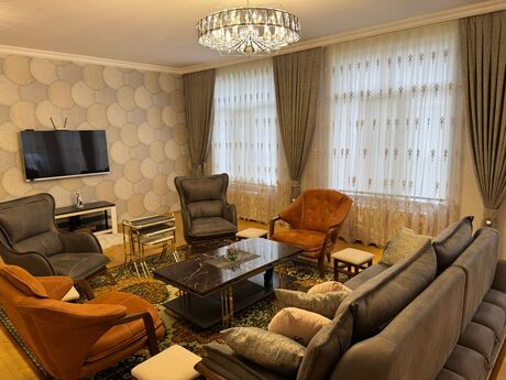 10 otaqlı həyət evi/bağ evi - Novxanı q. - 280 m²