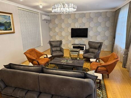 10 otaqlı həyət evi/bağ evi - Novxanı q. - 280 m²