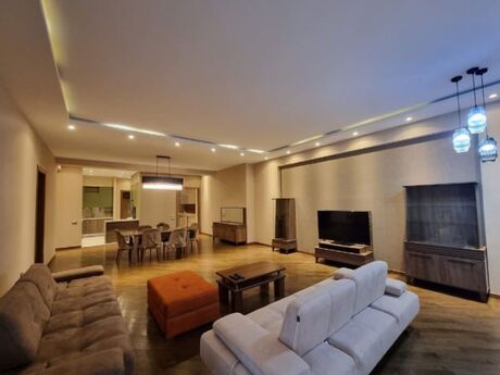 4 otaqlı yeni tikili - 28 May m. - 200 m²