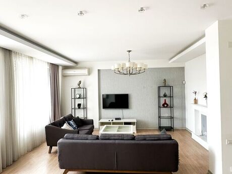 6 otaqlı yeni tikili - Səbail r. - 240 m²