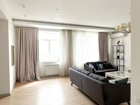 6 otaqlı yeni tikili - Səbail r. - 240 m²