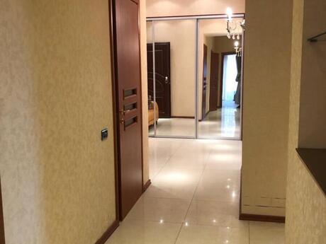 4 otaqlı yeni tikili - 28 May m. - 175 m²
